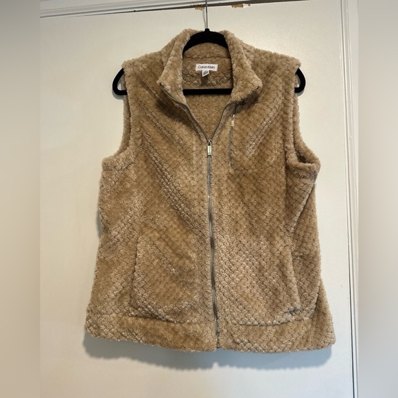 NWOT Calvin Klein Sz:L Soft Faux Fur Fleece Vest Beige full Zip Front Sherpa - Picture 1 of 13